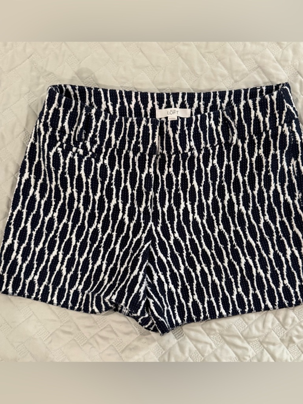 LOFT‎ Navy & White 'The Riviera Short' 4" Inseam Size 6 Pockets Belt Loops